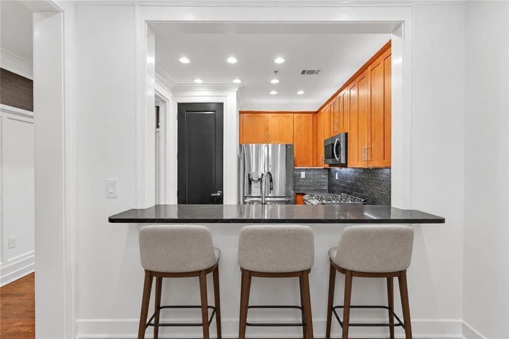 1 bedroom, 1 bathroom, 944 sq ft condominium under contract at 1717 N Decatur Road 111, Atlanta, GA 30307 — photo 6