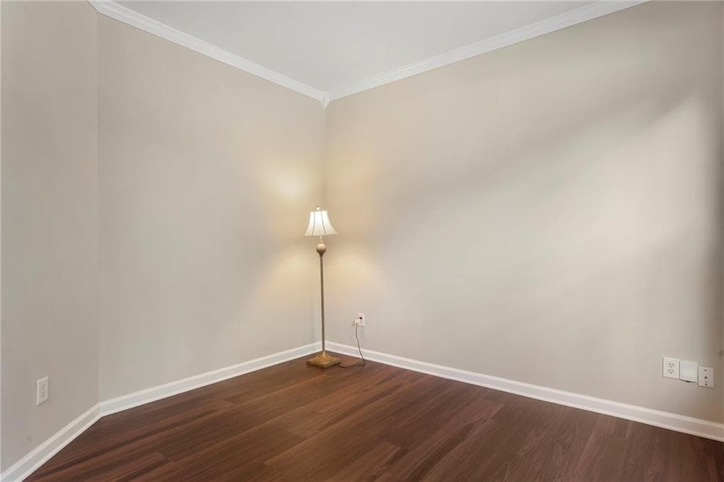 4 bedroom, 3 bathroom, 2,417 sq ft single family residence for sale at 2420 Greyhurst Way, Smyrna, GA 30082 — photo 7