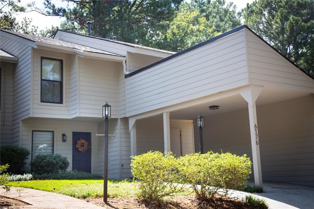 3 bedroom, 3 bathroom, 2,131 sq ft condominium for sale at 6176 Brookwood Road, Peachtree Corners, GA 30092