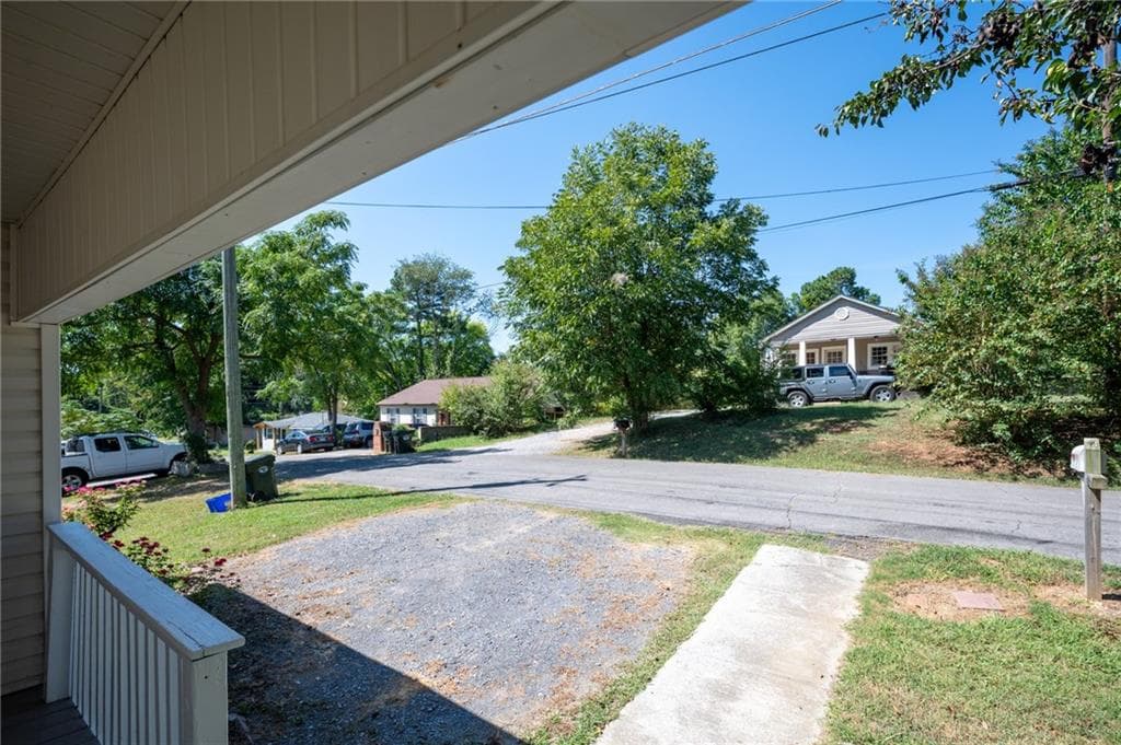 4 bedroom, 2 bathroom, 1,330 sq ft single family residence for sale at 1310 Lida Street, Dalton, GA 30720 — photo 3
