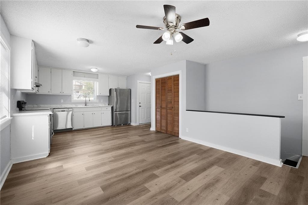 4 bedroom, 2 bathroom, 1,330 sq ft single family residence for sale at 1310 Lida Street, Dalton, GA 30720 — photo 4