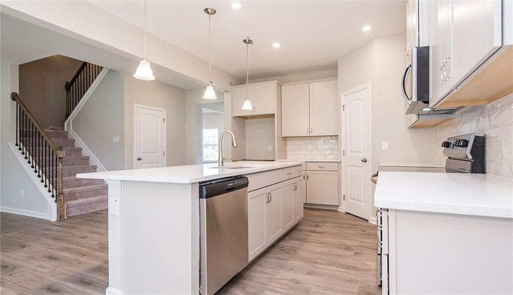 4 bedroom, 3 bathroom, 3,072 sq ft single family residence for sale at 5020 Cecelia Drive, Powder Springs, GA 30127 — photo 7