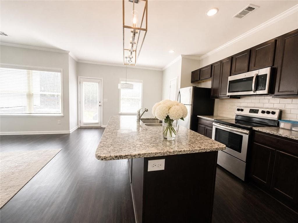 3 bedroom, 3 bathroom, 1,396 sq ft townhouse for sale at 3190 Haynes Park Drive, Lithonia, GA 30038 — photo 3