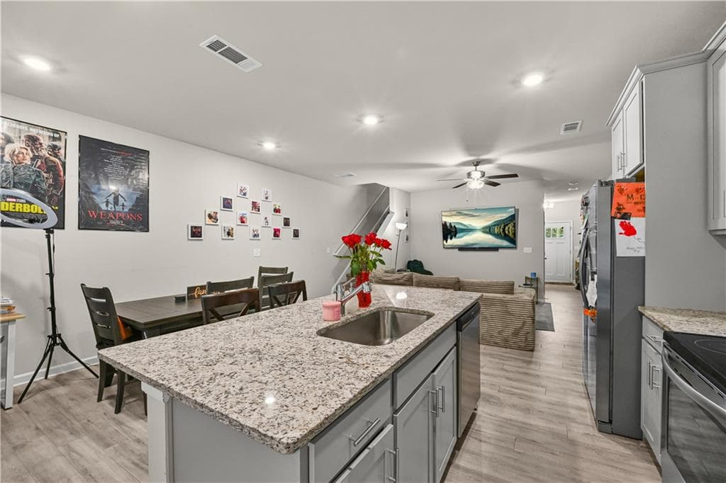 3 bedroom, 3 bathroom, 1,562 sq ft townhouse for sale at 6317 Redan Square, Lithonia, GA 30058 — photo 9