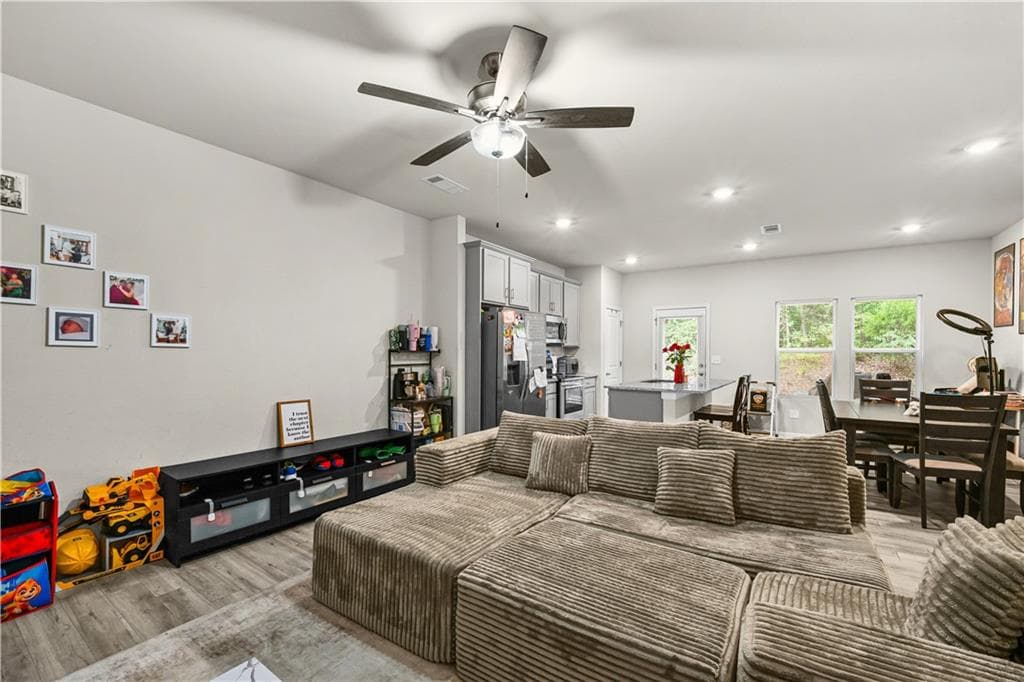 3 bedroom, 3 bathroom, 1,562 sq ft townhouse for sale at 6317 Redan Square, Lithonia, GA 30058 — photo 5
