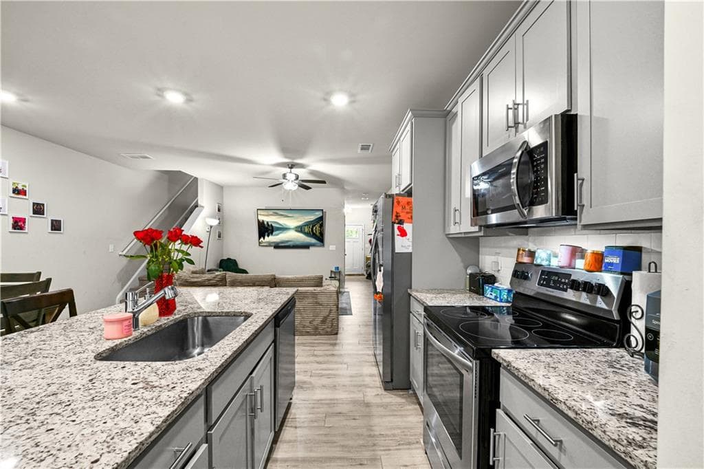 3 bedroom, 3 bathroom, 1,562 sq ft townhouse for sale at 6317 Redan Square, Lithonia, GA 30058 — photo 8