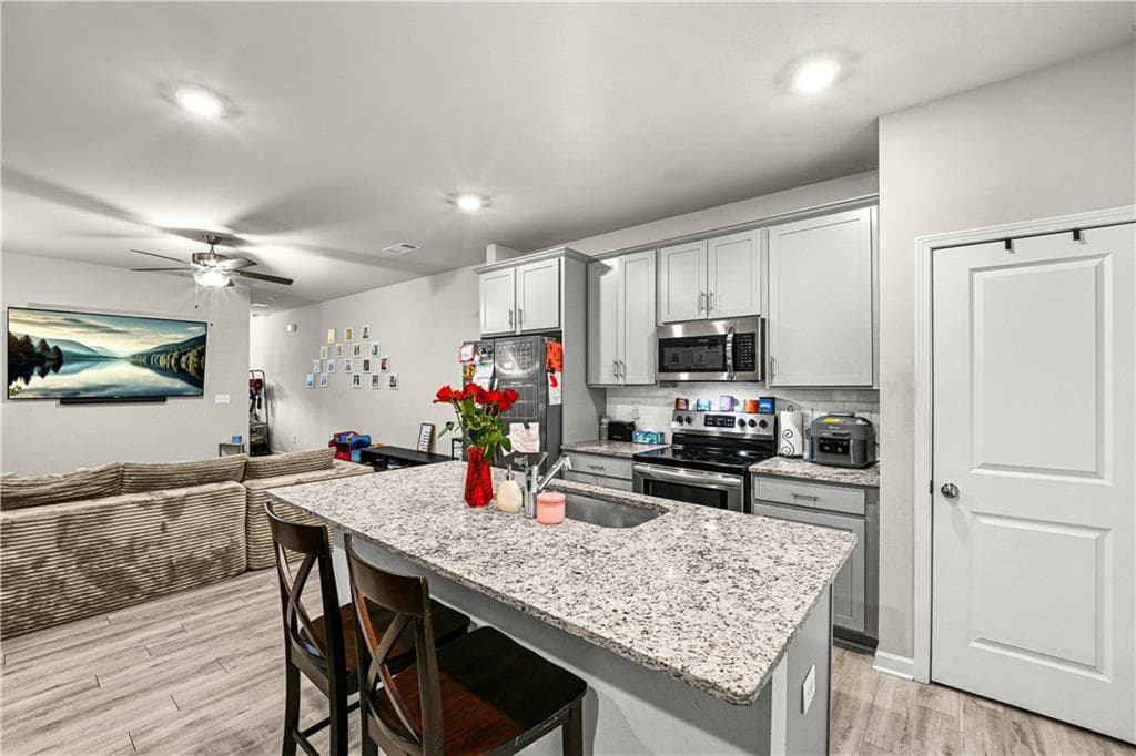 3 bedroom, 3 bathroom, 1,562 sq ft townhouse for sale at 6317 Redan Square, Lithonia, GA 30058 — photo 6
