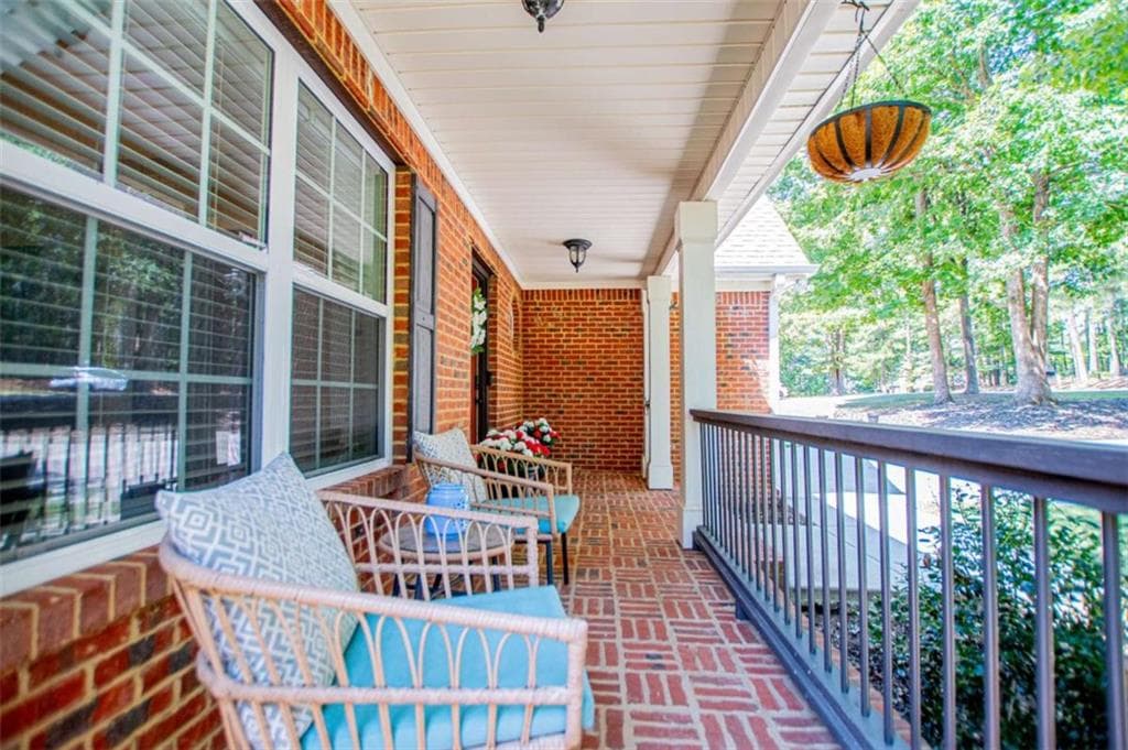 4 bedroom, 3 bathroom, 1,992 sq ft single family residence for sale at 5381 Britton Drive, Villa Rica, GA 30180 — photo 3