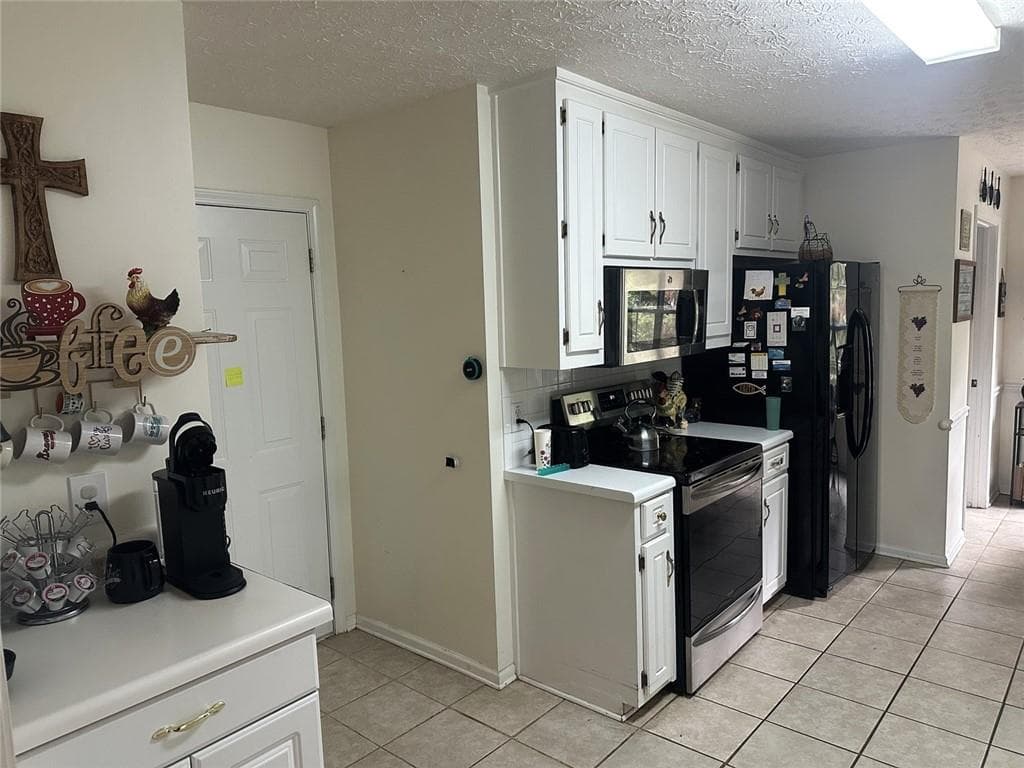 3 bedroom, 2 bathroom, 1,577 sq ft single family residence for sale at 1512 Julianna Circle, Loganville, GA 30052 — photo 4