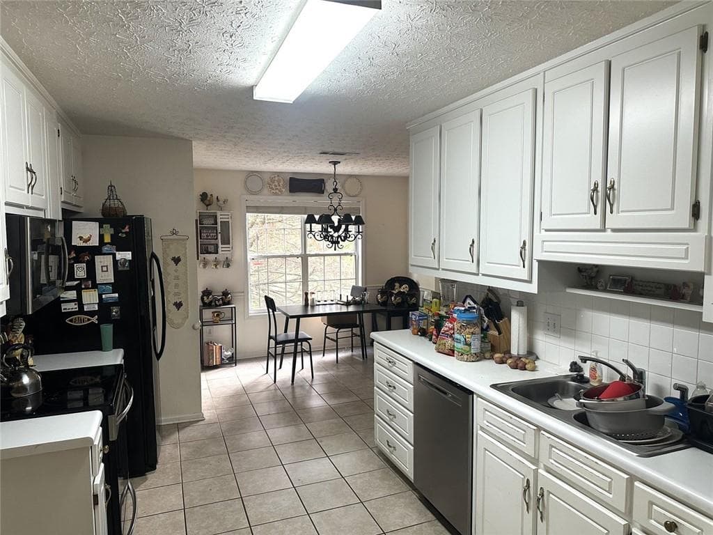 3 bedroom, 2 bathroom, 1,577 sq ft single family residence for sale at 1512 Julianna Circle, Loganville, GA 30052 — photo 5