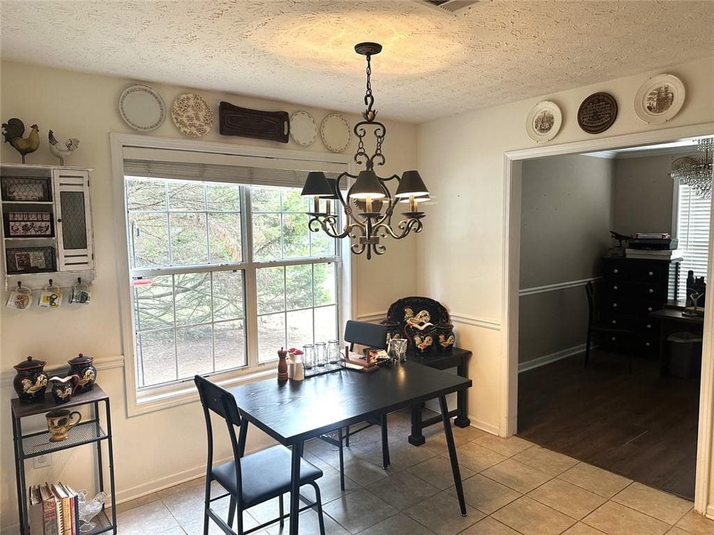 3 bedroom, 2 bathroom, 1,577 sq ft single family residence for sale at 1512 Julianna Circle, Loganville, GA 30052 — photo 6