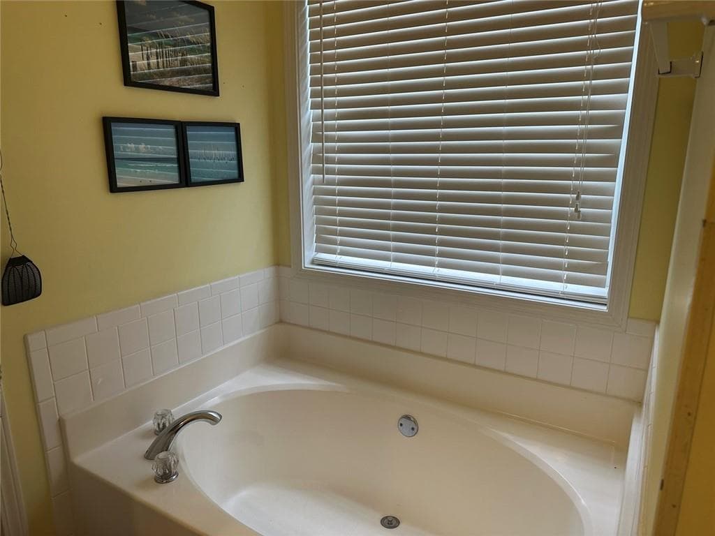 3 bedroom, 2 bathroom, 1,577 sq ft single family residence for sale at 1512 Julianna Circle, Loganville, GA 30052 — photo 9