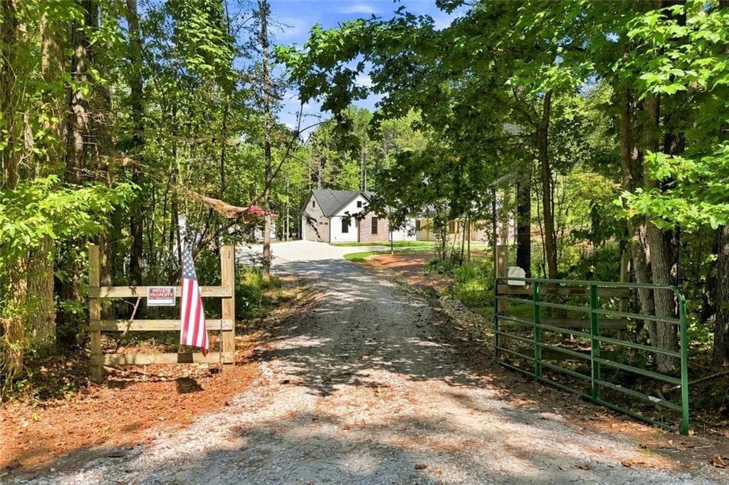 3 bedroom, 3 bathroom, 2,194 sq ft single family residence for sale at 378 Ficklen Place, Canton, GA 30114 — photo 4