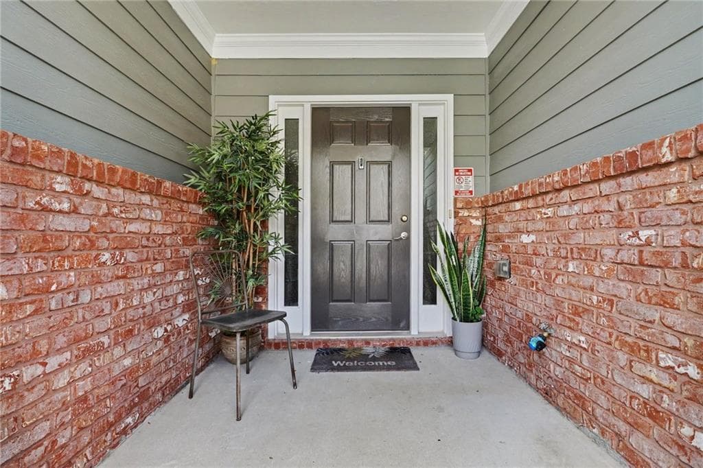 3 bedroom, 3 bathroom, 2,066 sq ft townhouse for sale at 373 Creek Manor Way, Suwanee, GA 30024 — photo 3