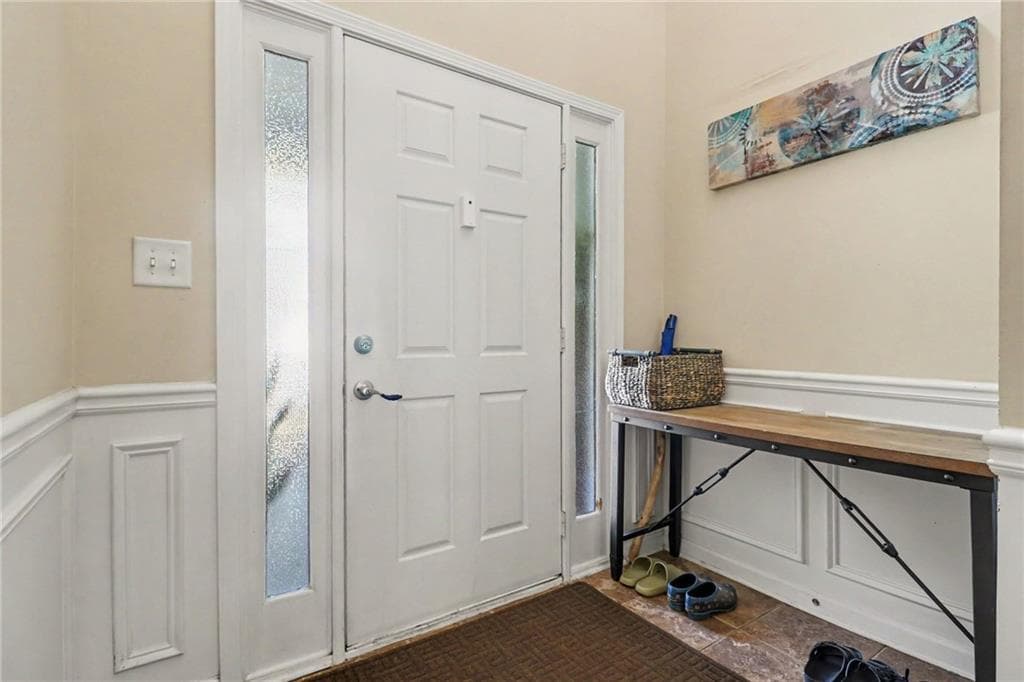3 bedroom, 3 bathroom, 2,066 sq ft townhouse for sale at 373 Creek Manor Way, Suwanee, GA 30024 — photo 4