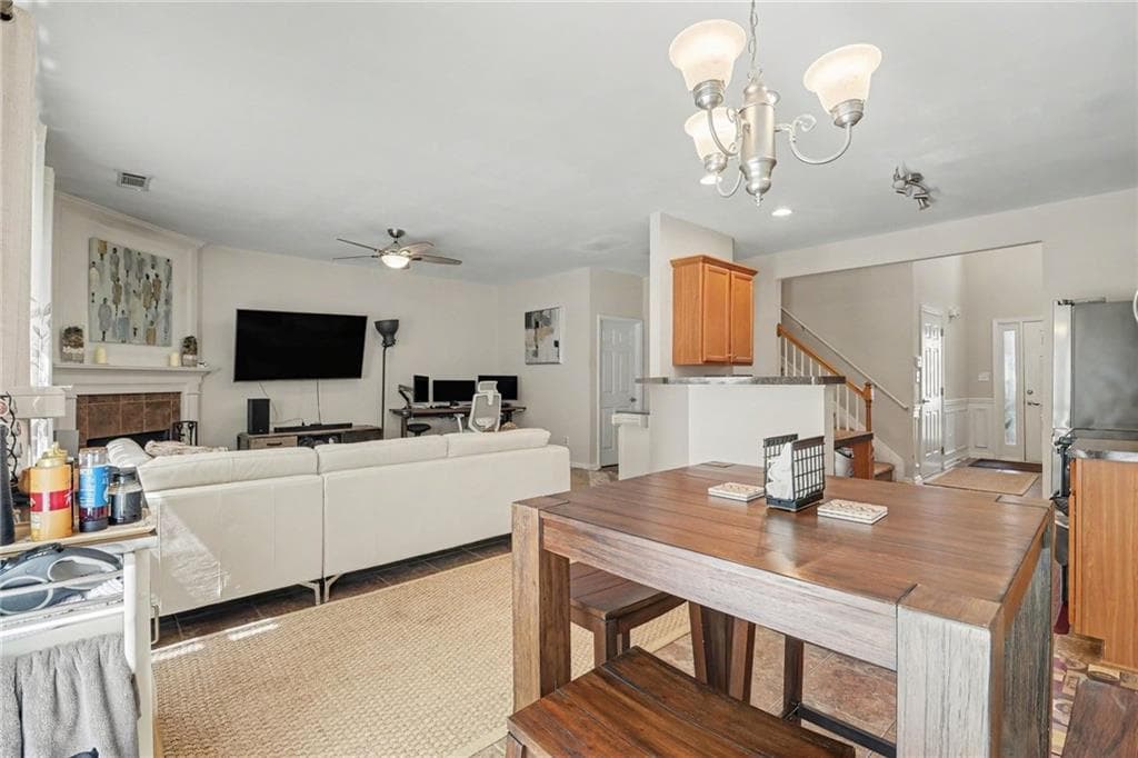 3 bedroom, 3 bathroom, 2,066 sq ft townhouse for sale at 373 Creek Manor Way, Suwanee, GA 30024 — photo 6