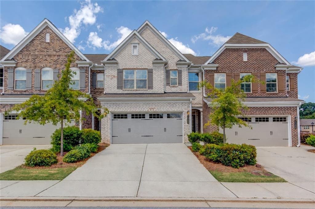 3 bedroom, 3 bathroom, 1,886 sq ft townhouse for sale at 1182 Lanier Willow Path, Buford, GA 30518
