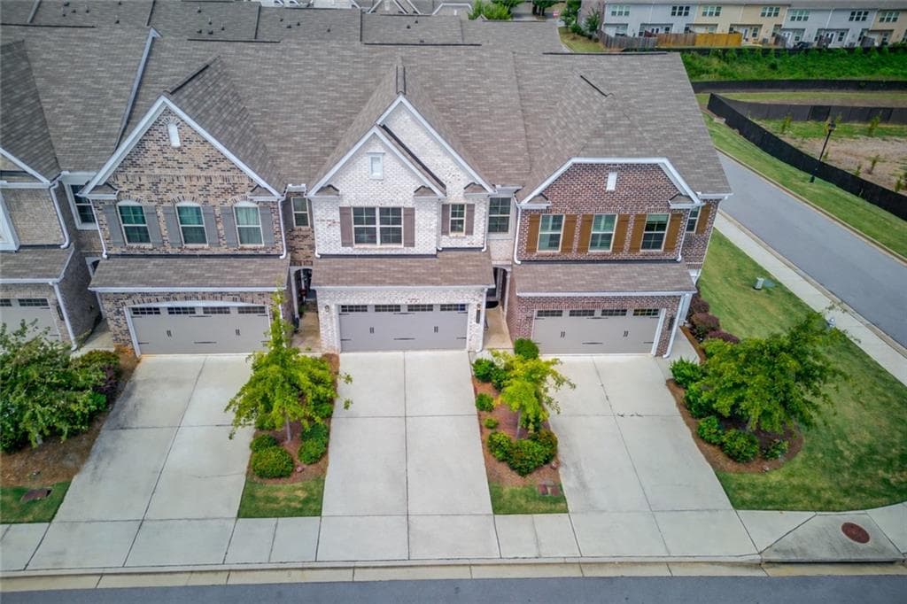 3 bedroom, 3 bathroom, 1,886 sq ft townhouse for sale at 1182 Lanier Willow Path, Buford, GA 30518 — photo 2
