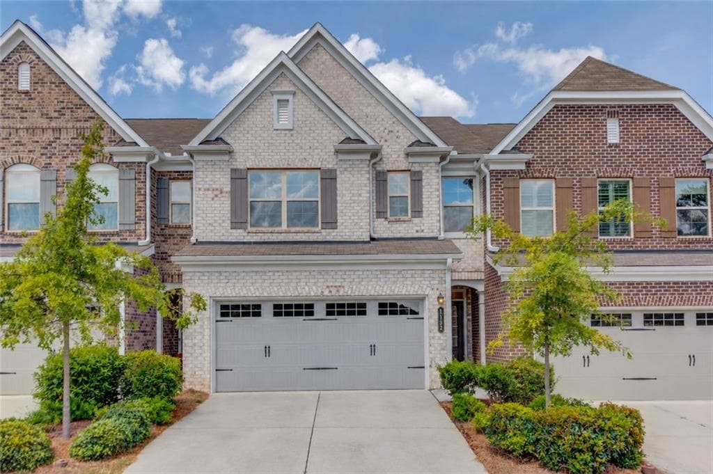 3 bedroom, 3 bathroom, 1,886 sq ft townhouse for sale at 1182 Lanier Willow Path, Buford, GA 30518 — photo 3