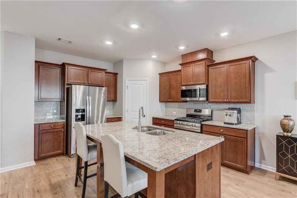 3 bedroom, 3 bathroom, 1,886 sq ft townhouse for sale at 1182 Lanier Willow Path, Buford, GA 30518 — photo 9
