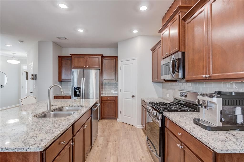 3 bedroom, 3 bathroom, 1,886 sq ft townhouse for sale at 1182 Lanier Willow Path, Buford, GA 30518 — photo 10