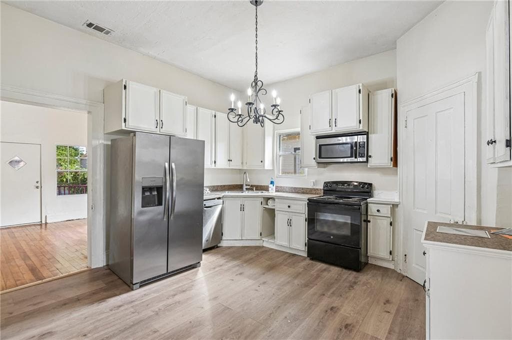 3 bedroom, 2 bathroom, 1,445 sq ft single family residence for sale at 14 Defender Street, Cartersville, GA 30120 — photo 8