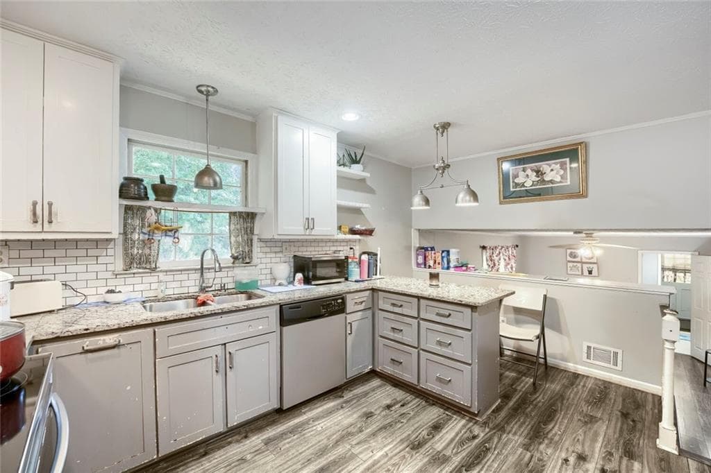 4 bedroom, 3 bathroom, 2,002 sq ft single family residence for sale at 2558 Kings Way, Lawrenceville, GA 30044 — photo 6