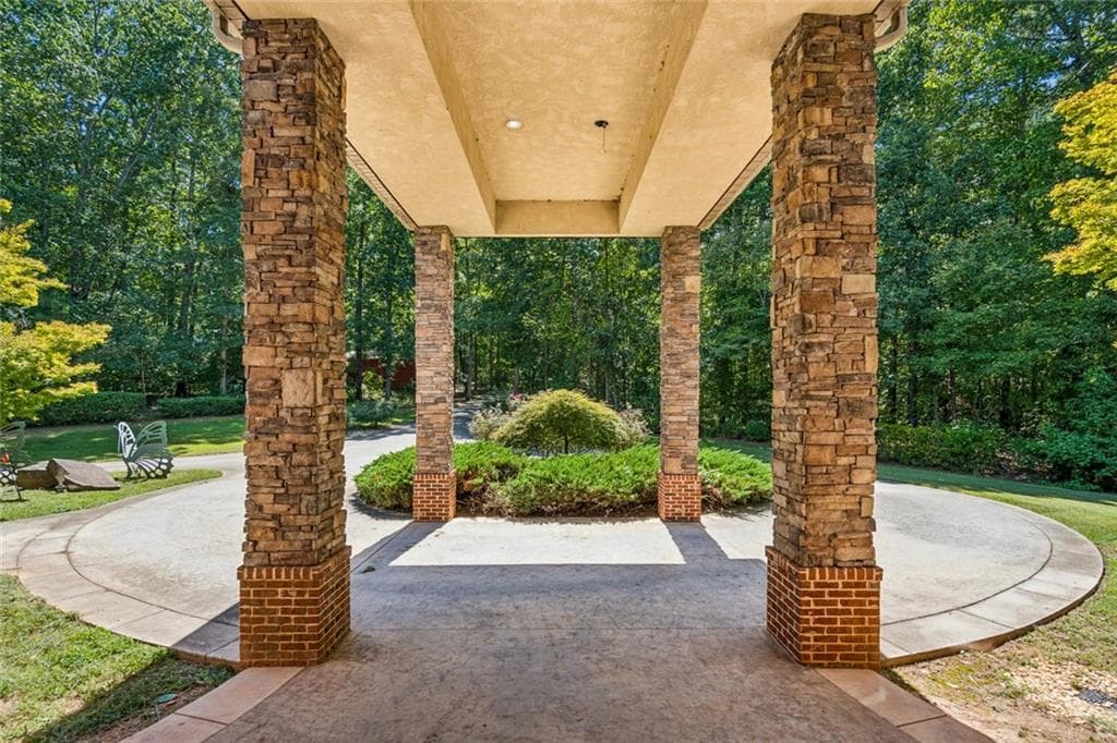 4 bedroom, 6 bathroom, 6,156 sq ft single family residence under contract at 55 Cook Lane, Stockbridge, GA 30281 — photo 4