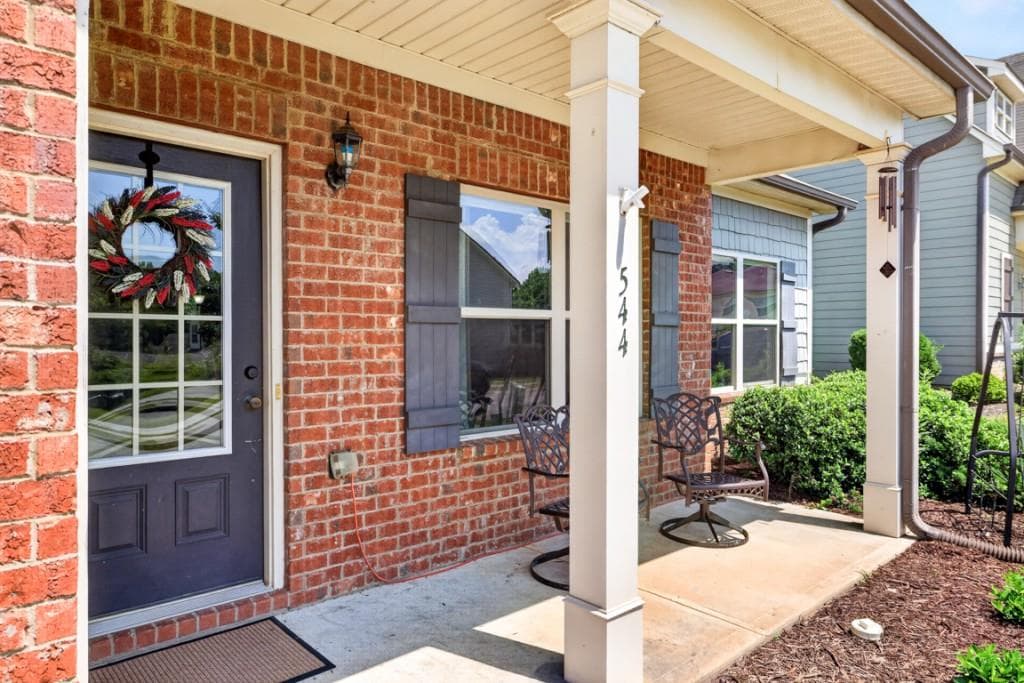 4 bedroom, 3 bathroom, 2,500 sq ft single family residence for sale at 544 Amaranth Trail, Hoschton, GA 30548 — photo 2