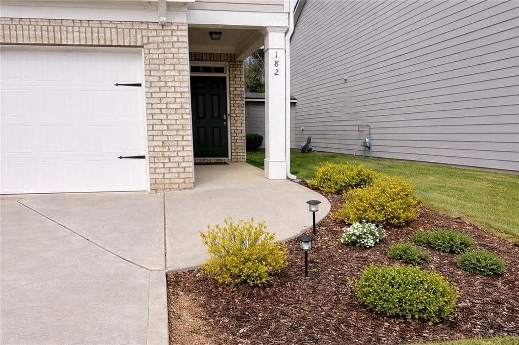 4 bedroom, 3 bathroom, 2,005 sq ft townhouse for rent at 182 Woodhouse Circle, Acworth, GA 30102 for $2,600 a month — photo 2
