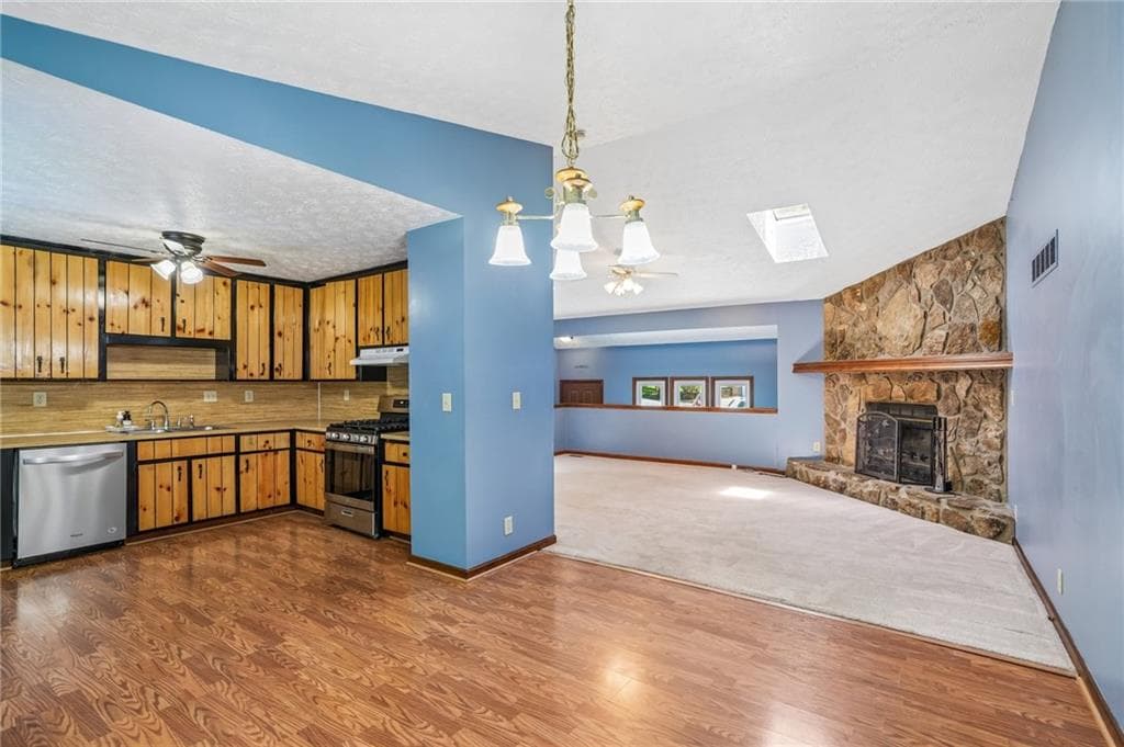 4 bedroom, 2 bathroom, 1,458 sq ft single family residence for sale at 659 Sunshine Trace, Acworth, GA 30102 — photo 9
