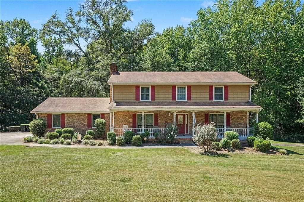 5 bedroom, 3 bathroom, 2,580 sq ft single family residence for sale at 1107 Wallington Court, Conyers, GA 30012