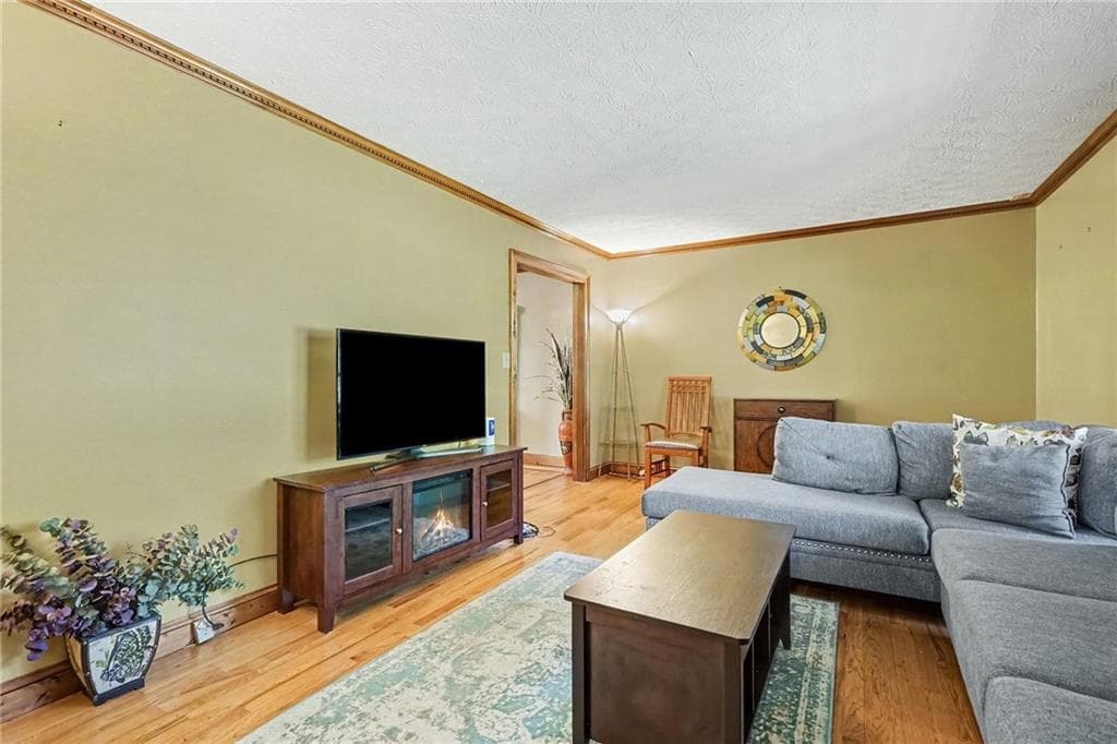 5 bedroom, 3 bathroom, 2,580 sq ft single family residence for sale at 1107 Wallington Court, Conyers, GA 30012 — photo 3