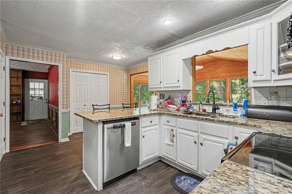 5 bedroom, 3 bathroom, 2,580 sq ft single family residence for sale at 1107 Wallington Court, Conyers, GA 30012 — photo 10