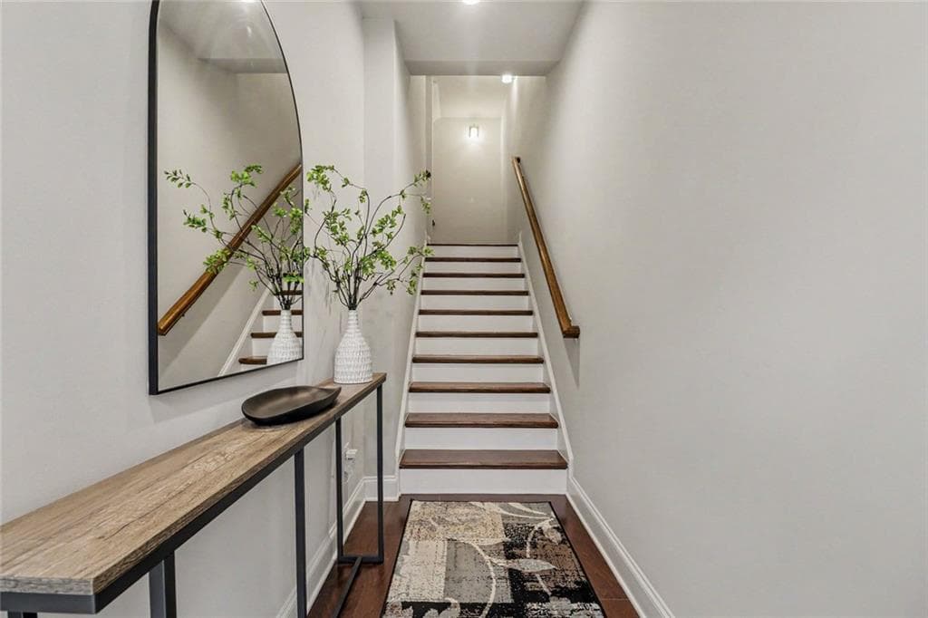 3 bedroom, 4 bathroom, 2,433 sq ft townhouse for sale at 4230 Perimeter Park, Atlanta, GA 30341 — photo 3