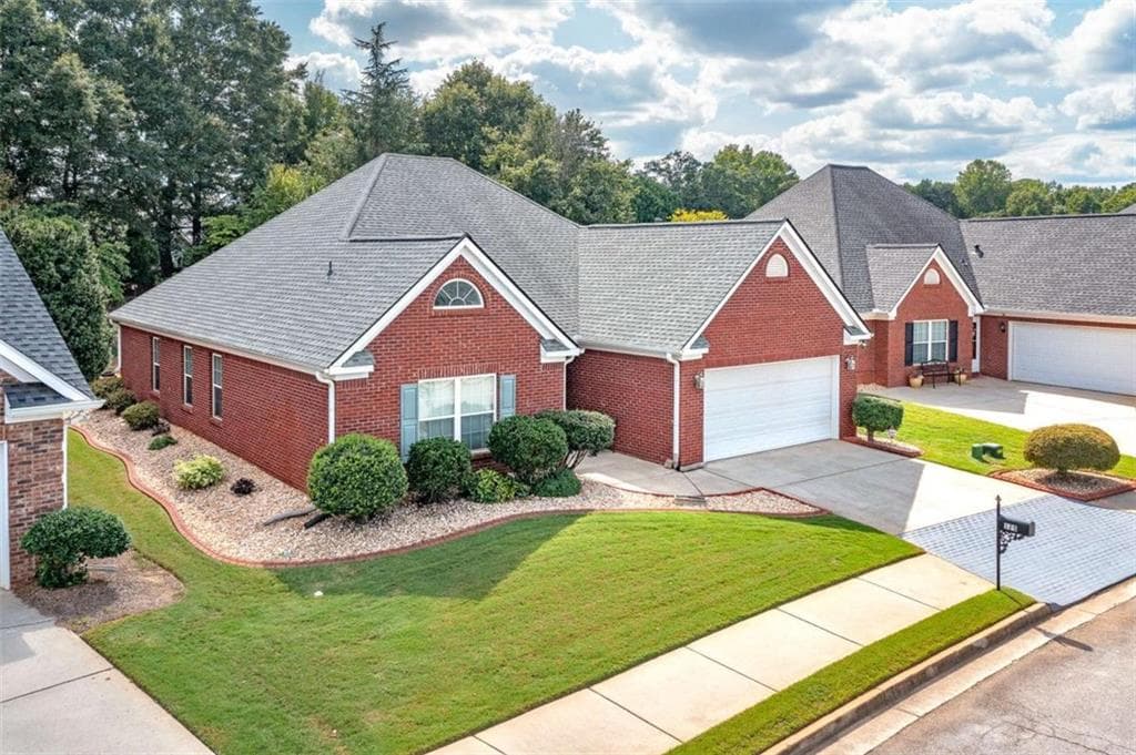 2 bedroom, 2 bathroom, 1,900 sq ft single family residence for sale at 125 Pinnacle Lane, Mcdonough, GA 30253 — photo 2