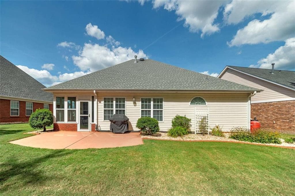 2 bedroom, 2 bathroom, 1,900 sq ft single family residence for sale at 125 Pinnacle Lane, Mcdonough, GA 30253 — photo 4