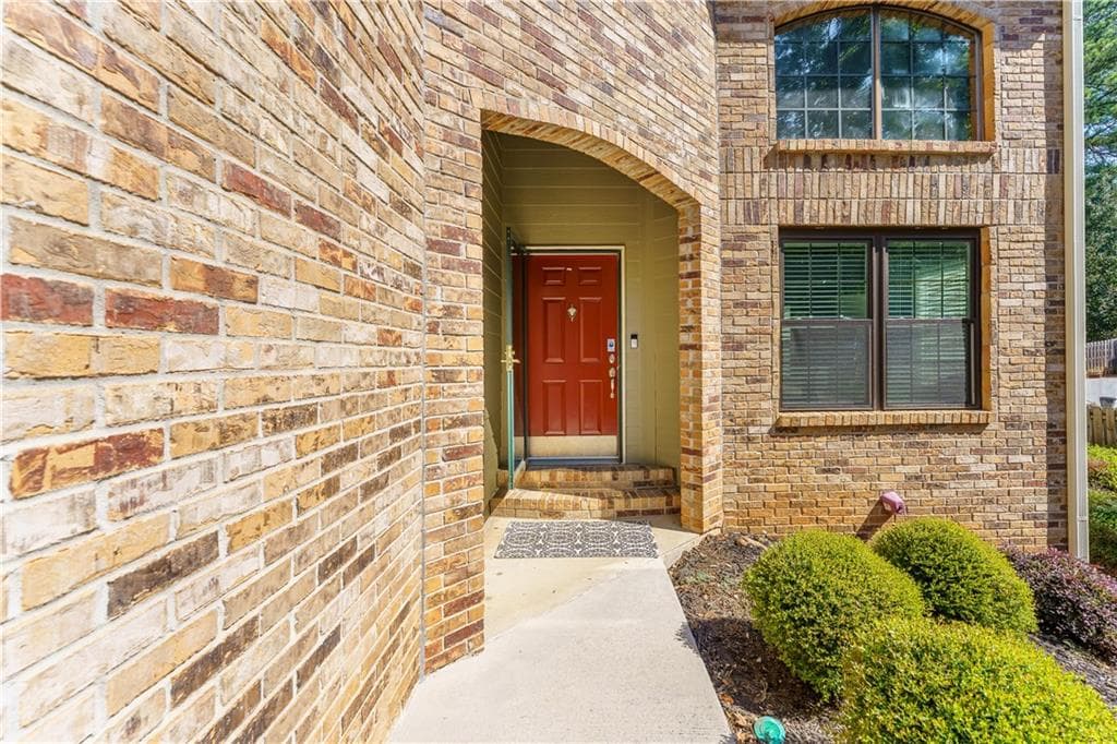 3 bedroom, 4 bathroom, 2,124 sq ft townhouse for sale at 647 Granby Hill Place, Alpharetta, GA 30022 — photo 2