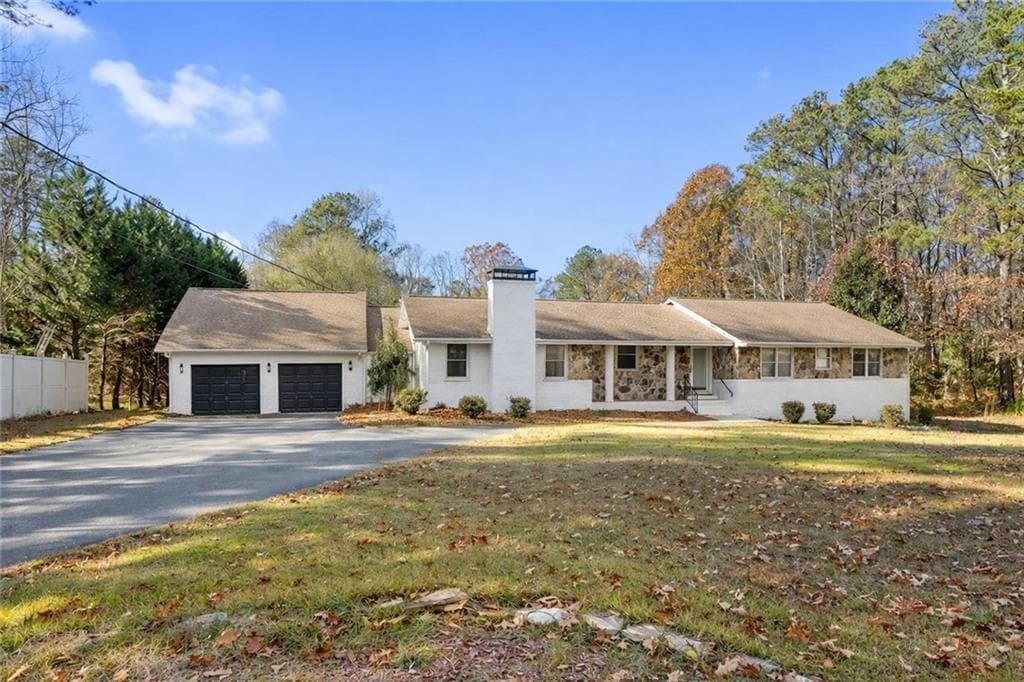 4 bedroom, 3 bathroom, 3,865 sq ft single family residence for sale at 1319 Janmar Road, Snellville, GA 30078 — photo 3