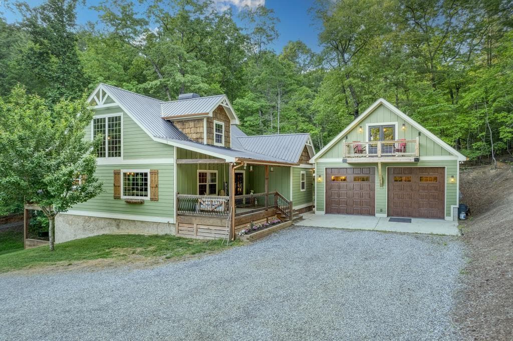 4 bedroom, 5 bathroom, 4,460 sq ft single family residence for sale at 481 Mountain Top Drive, Blue Ridge, GA 30513
