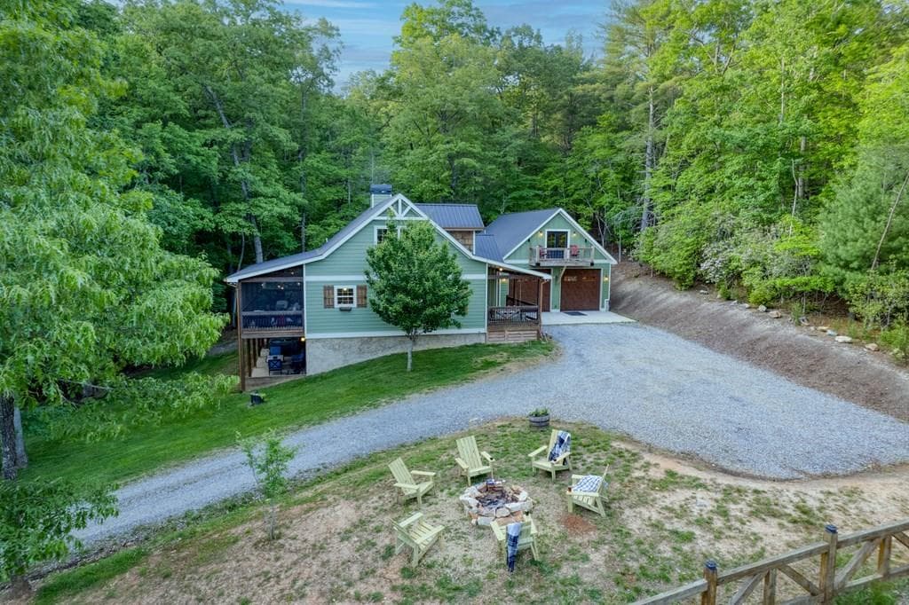 4 bedroom, 5 bathroom, 4,460 sq ft single family residence for sale at 481 Mountain Top Drive, Blue Ridge, GA 30513 — photo 2