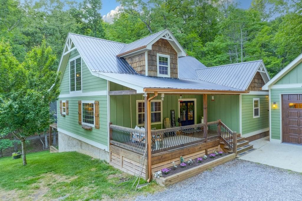 4 bedroom, 5 bathroom, 4,460 sq ft single family residence for sale at 481 Mountain Top Drive, Blue Ridge, GA 30513 — photo 6