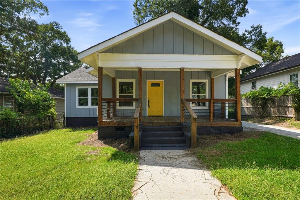 4 bedroom, 2 bathroom, 1,280 sq ft single family residence for sale at 1233 Oakland Drive, Atlanta, GA 30310 — photo 1 of 24