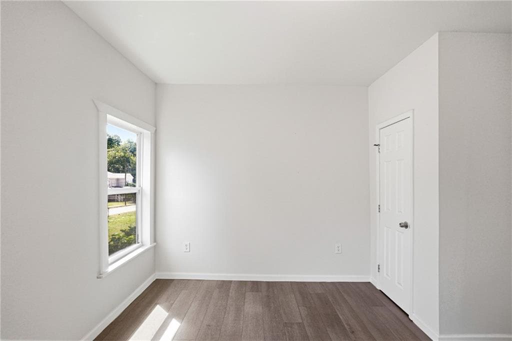 4 bedroom, 2 bathroom, 1,280 sq ft single family residence for sale at 1233 Oakland Drive, Atlanta, GA 30310 — photo 4