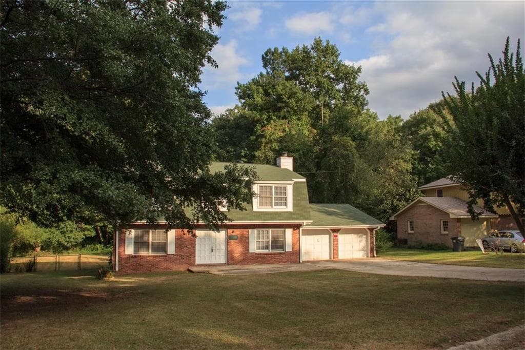 3 bedroom, 3 bathroom, 2,204 sq ft single family residence for sale at 6202 Lance Lane, Riverdale, GA 30274 — photo 2