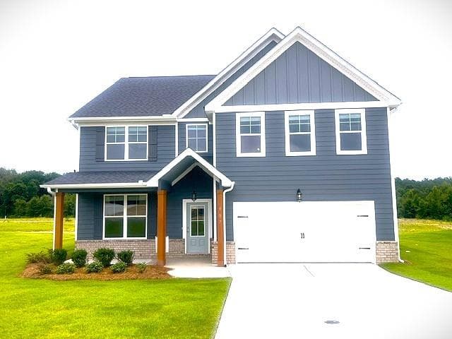5 bedroom, 3 bathroom, 2,676 sq ft single family residence under contract at 909 Nora Eloise Drive, Bonaire, GA 31005