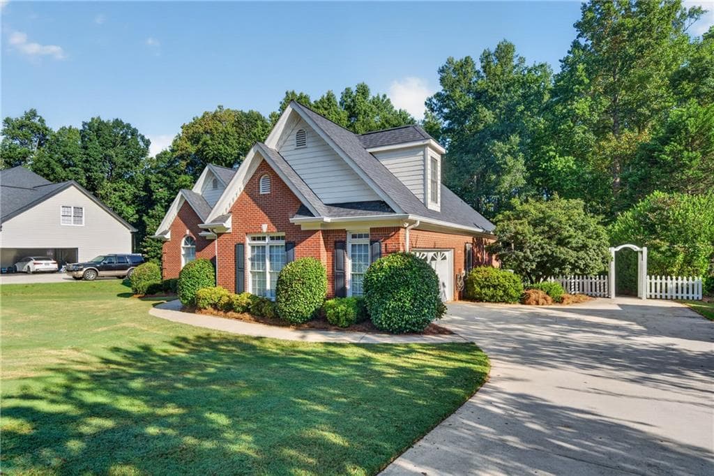 3 bedroom, 3 bathroom, 2,491 sq ft single family residence for sale at 3130 Harold Way, Conyers, GA 30094 — photo 4