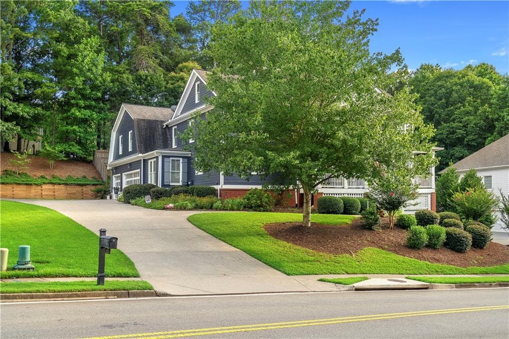 5 bedroom, 5 bathroom, 4,023 sq ft single family residence for sale at 321 River Green Avenue, Canton, GA 30114 — photo 7