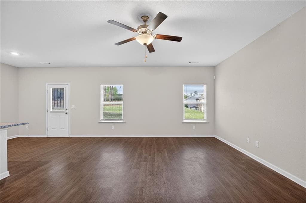 3 bedroom, 3 bathroom, 1,689 sq ft single family residence for sale at 1003 Nandina Court, Villa Rica, GA 30180 — photo 2