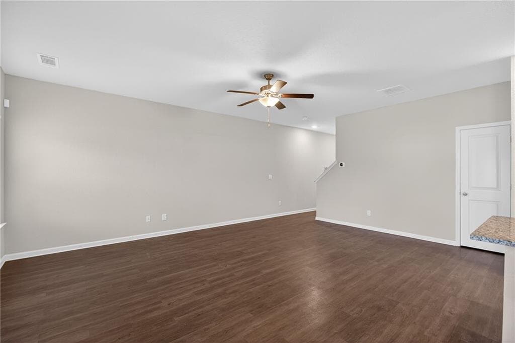 3 bedroom, 3 bathroom, 1,689 sq ft single family residence for sale at 1003 Nandina Court, Villa Rica, GA 30180 — photo 3